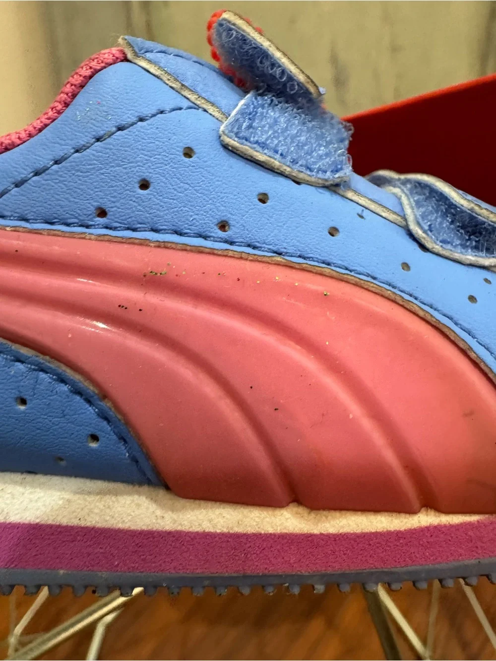 Puma sneaker Light up size 6